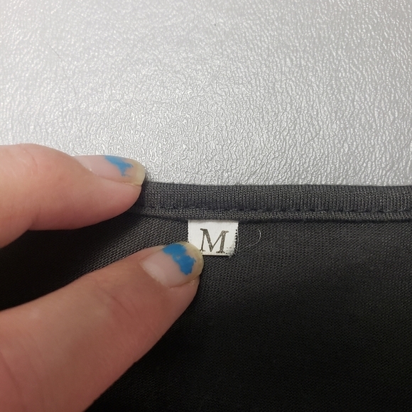 3/$15 unbranded gray short sleeve asymmetrical tshirt women's size medium - Picture 5 of 8